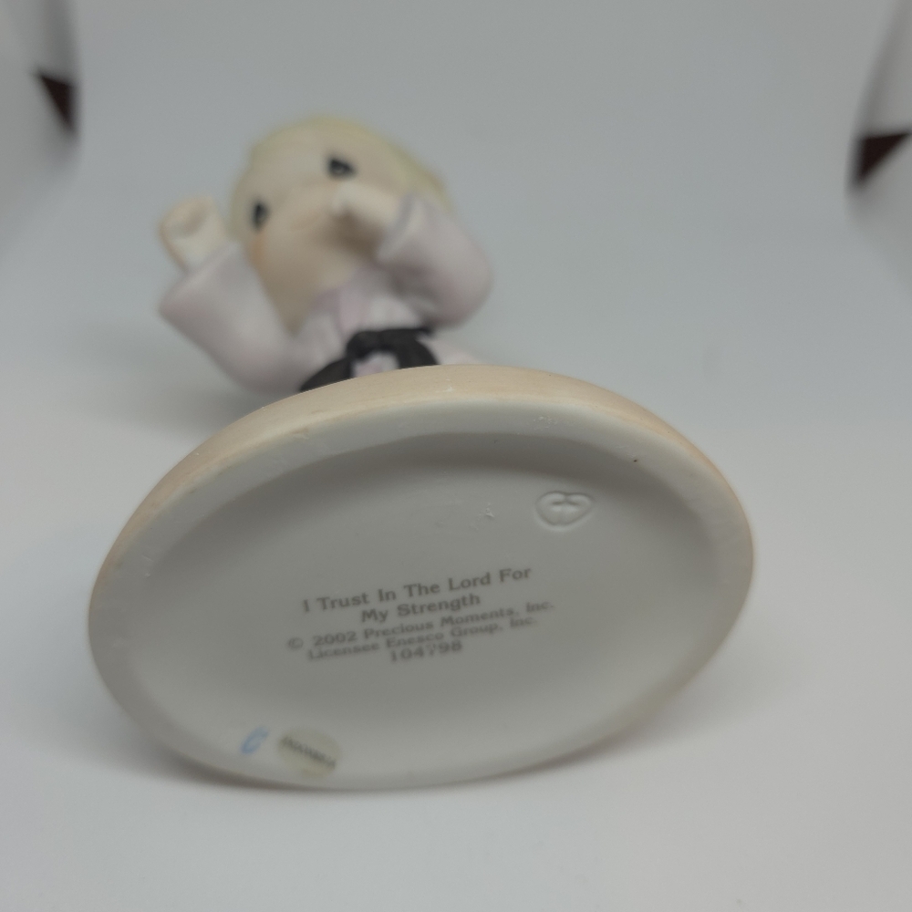 Precious Moments "I Trust in the Lord for My Strength" Item #104787 - Picture 3 of 5